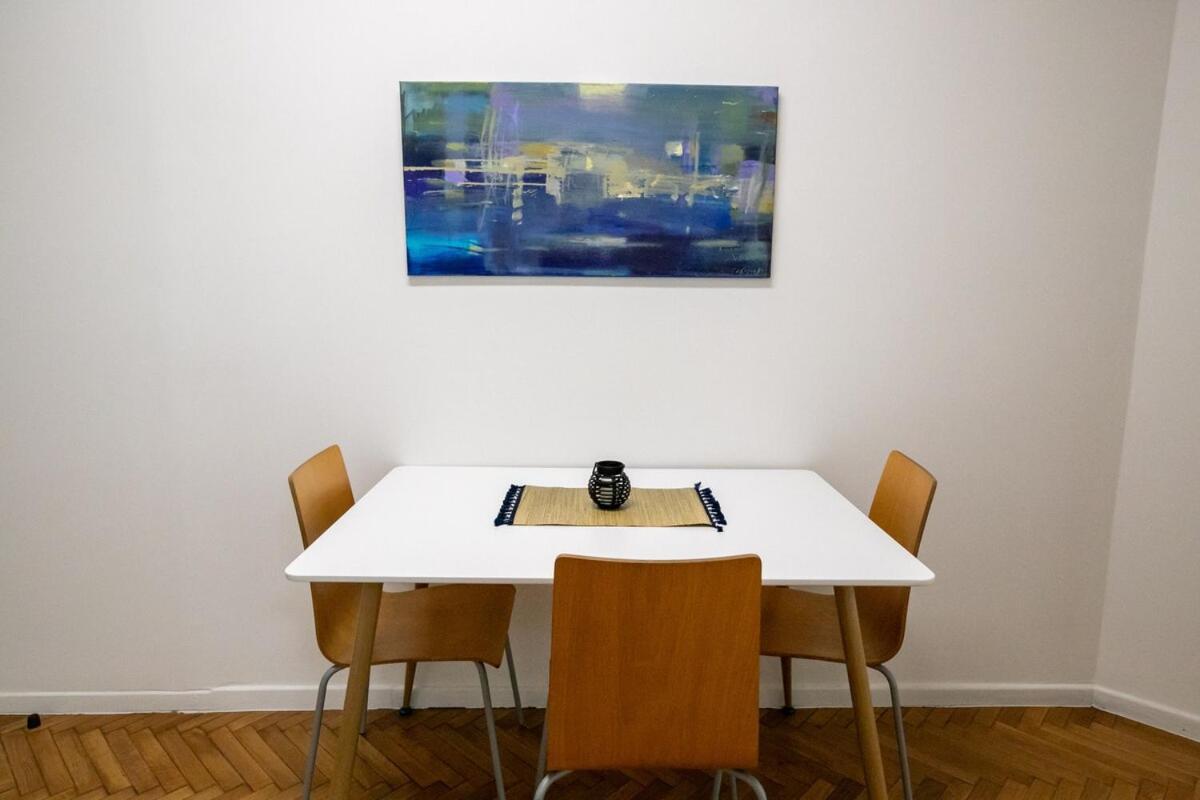 Comfy 2br Flat In Appartamento Atene