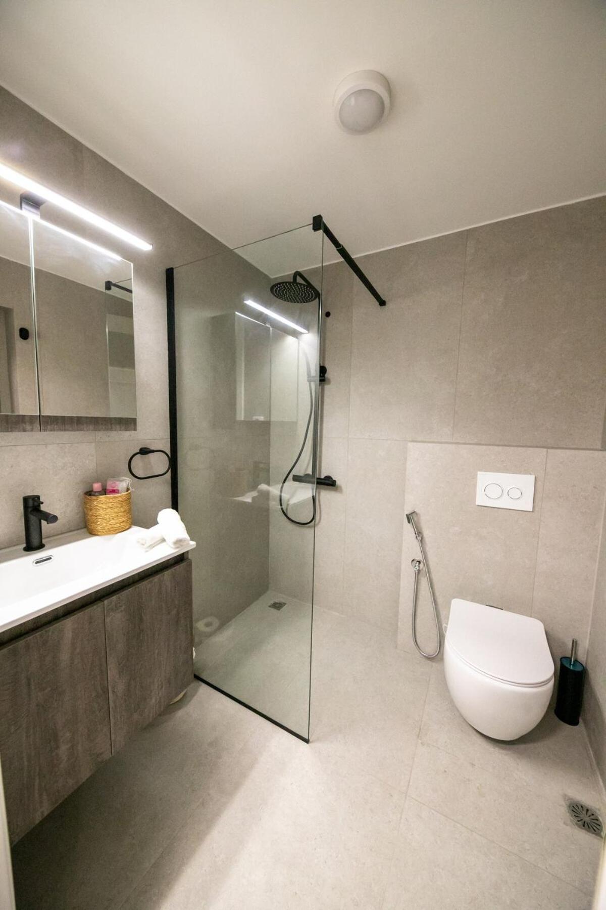 Comfy 2br Flat In Atene
